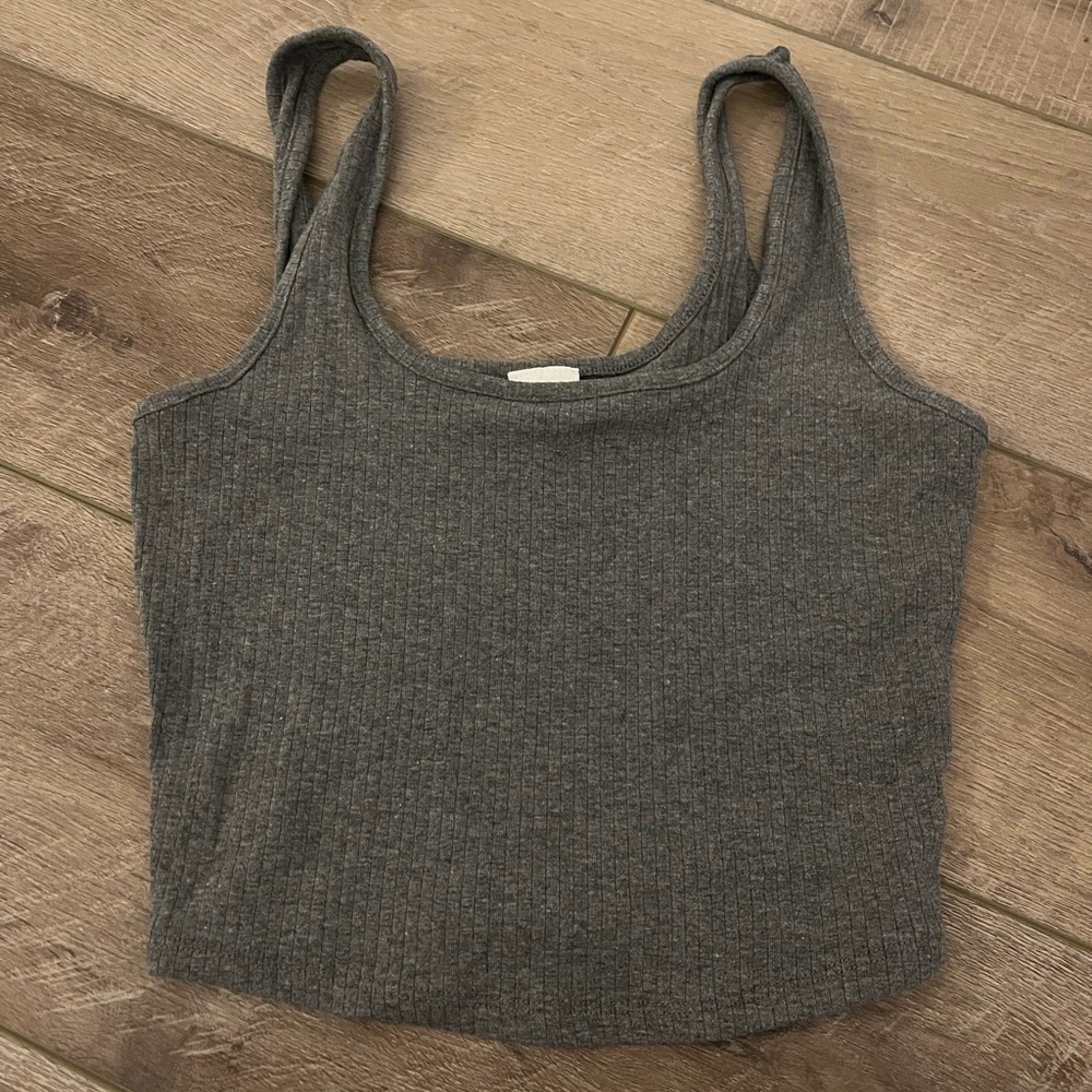 Gray cropped tank top